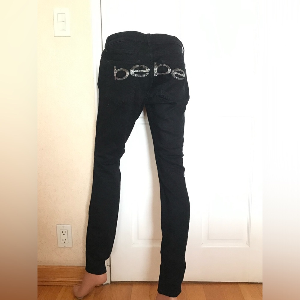 Beve black stretchy skinny pants w/crystals logo on back pockets. Like new sz 29